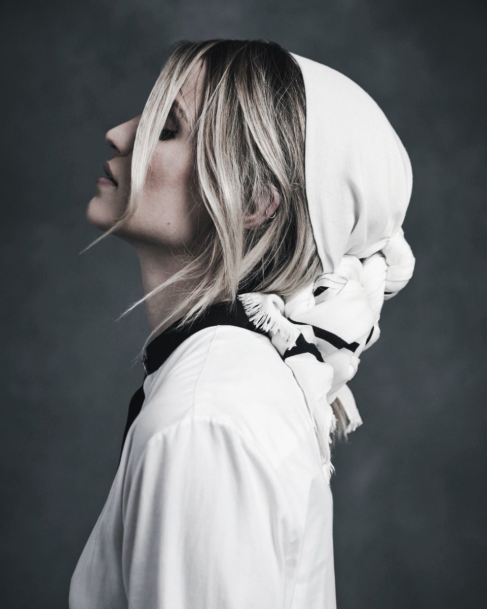 —Katie Mcgrath and Dianna Agron as each other; a thread