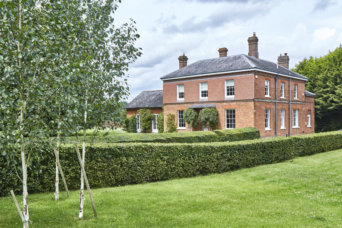 LightLocations's tweet image. A final farewell to 'Hungerford House', 2020's top #LightLocation!  Read our latest BLOG as we celebrate a wonderful partnership  ☞ lightlocations.com/blog/farewell-… #Locationhouse #toplocation #afondfarewell #newbeginnings #2021