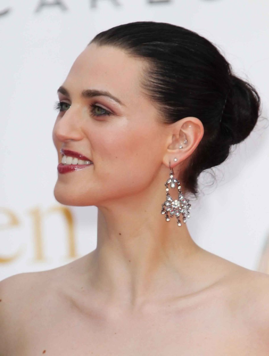 —Katie Mcgrath and Dianna Agron as each other; a thread