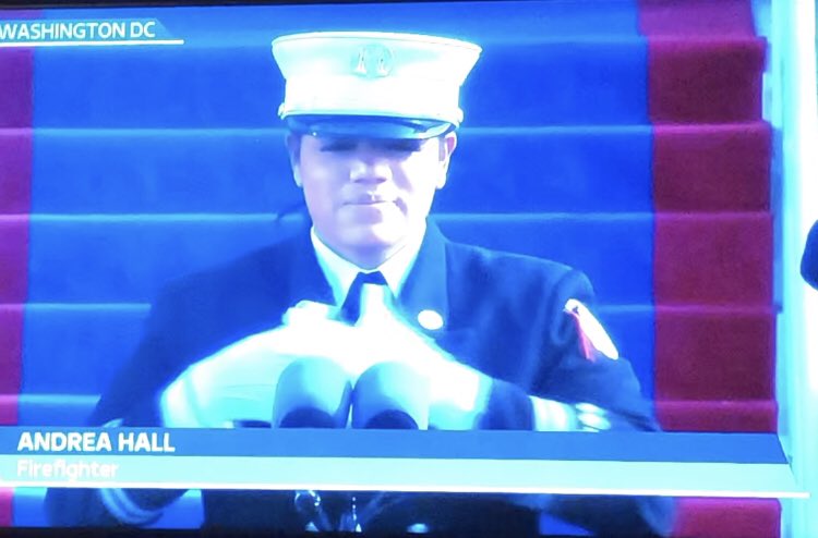 Amazing to have first female firefighter of colour Captain Andrea Hall lead the pledge of allegiance at the US inauguration. @COSFGA and let’s not forgot @KamalaHarris as VP! What a day for women everywhere 🥳 #womeninleadership #WomenSupportingWomen #smashingglassceilings #OWET