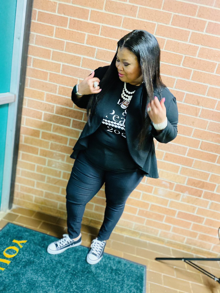Mrs_BoydTeaches's tweet photo. Chucks & Pearls!! #BidenHarris2021ππΊπΈ#myvplookslikeme #historybeingmadeπΊπΈ #support #timetounify #historicmoment https://t.co/b9Bvs1zh2y