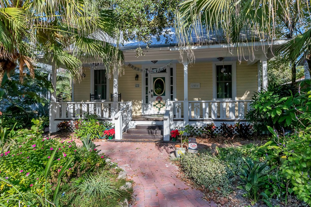 SuncastleProps's tweet image. Looking for a quick getaway on Florida's Historic Coast? Check out this Charming Cottage! suncastleproperties.com/vacation-renta…