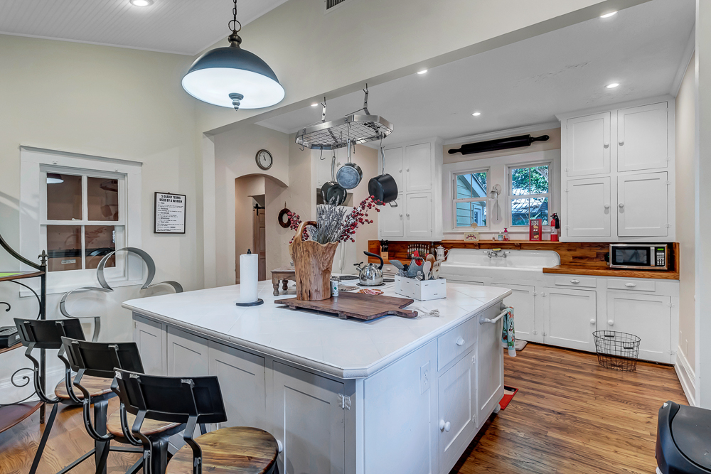 SuncastleProps's tweet image. Looking for a quick getaway on Florida's Historic Coast? Check out this Charming Cottage! suncastleproperties.com/vacation-renta…