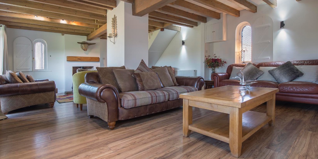 GGTogethers's tweet photo. Who could do with a change of scenery from your own home? The GGT properties are the ideal place for your next family holiday... on second thoughts who would prefer a break away without their bubble 🤣? To book online visit https://t.co/7C6vKTxLyN
#GGT #whoneedsaholiday https://t.co/0btEaWdgXN