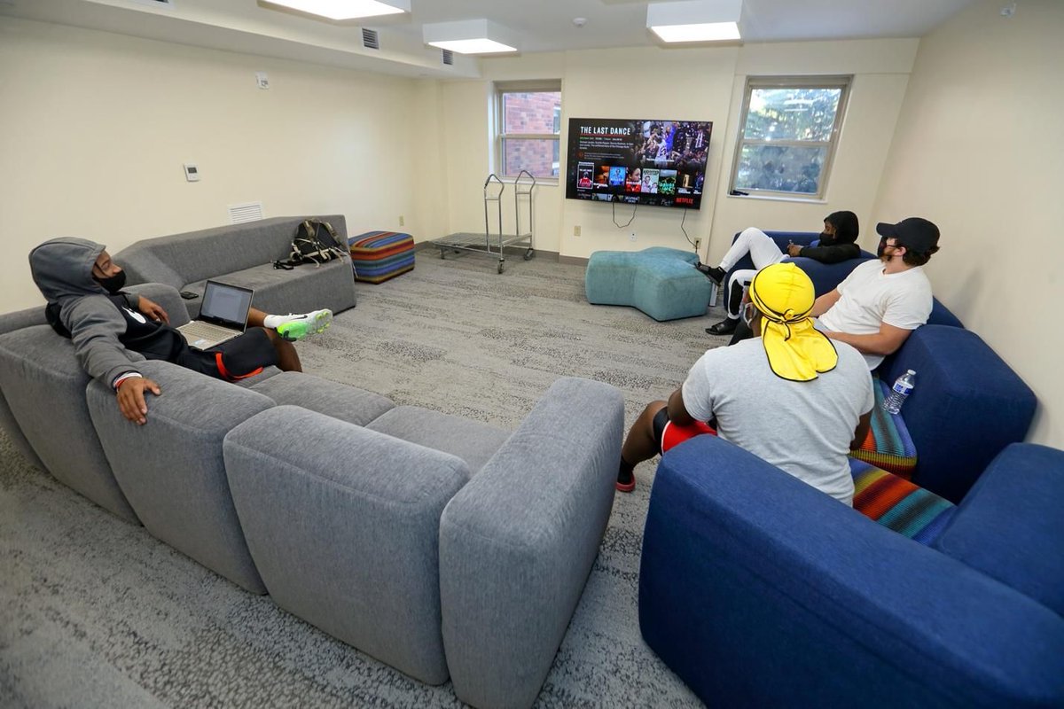 AICUOhio's tweet photo. .@OhioWesleyan’s newly renovated Smith Hall houses our first-year students, providing a common and engaging experience that helps new Bishops make friends, get involved, and persist to graduation. https://t.co/YXbsCS447R #OWU #FutureBishops #GoBishops #MoTW https://t.co/0nwP2I44wo