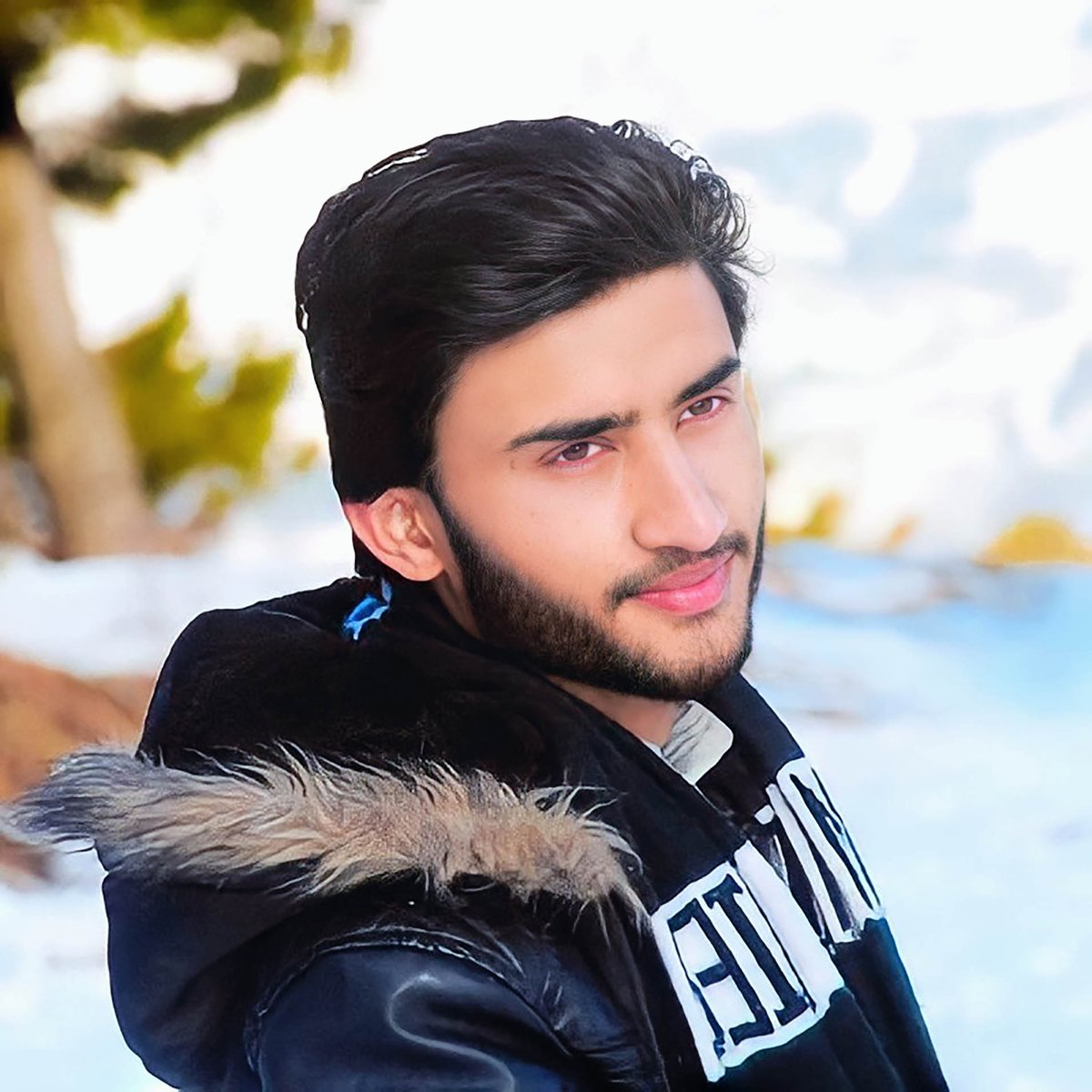 تعریف اُس خـــــــــــــدا کی جس  نے جہـــــــــــــاں بنایا ✨😎

#NewProfilePic