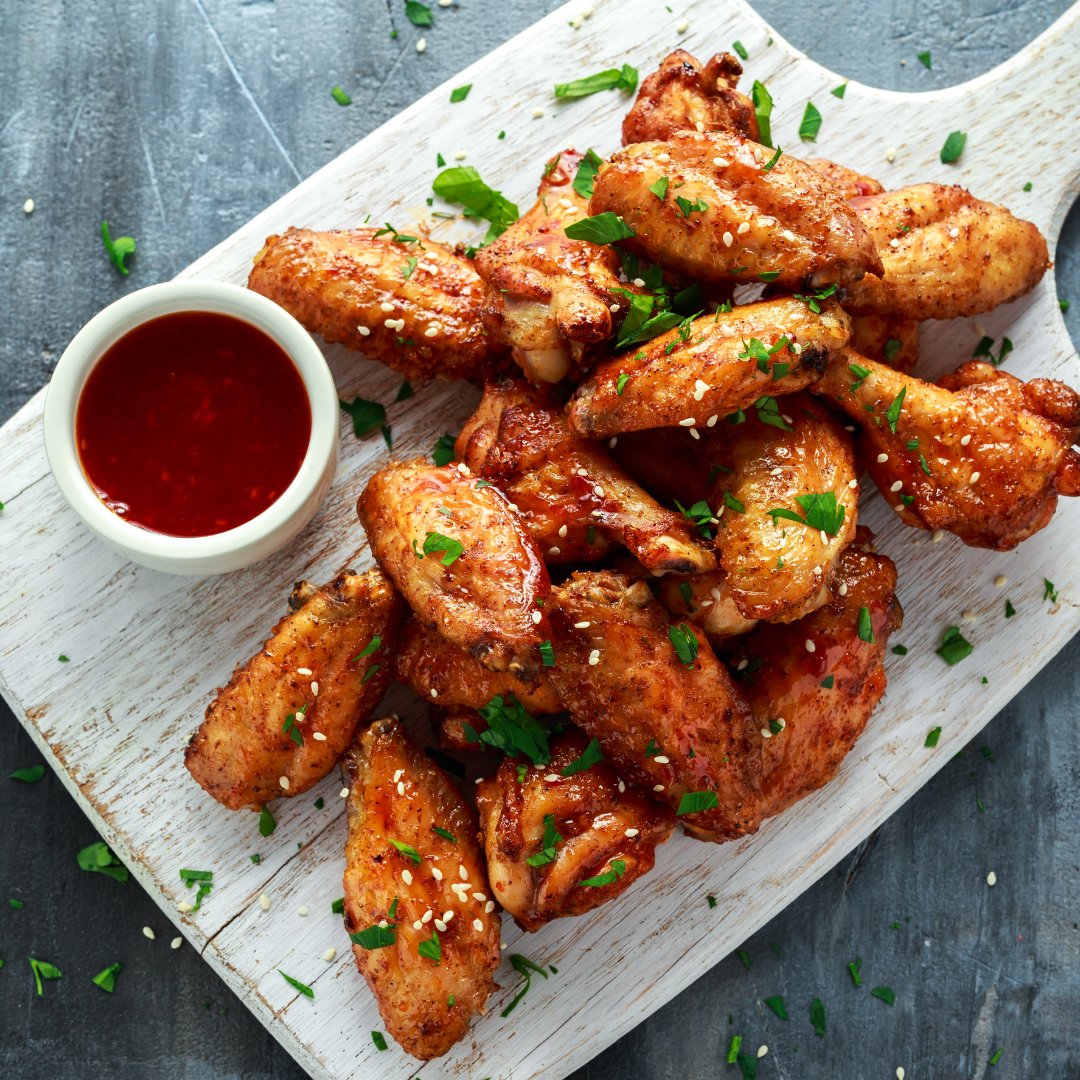 HubAtOxford's tweet photo. #WelcomeWeek continues with #WingWednesday at 4 pm in the clubhouse! 😋 https://t.co/gLRFR7zLCn