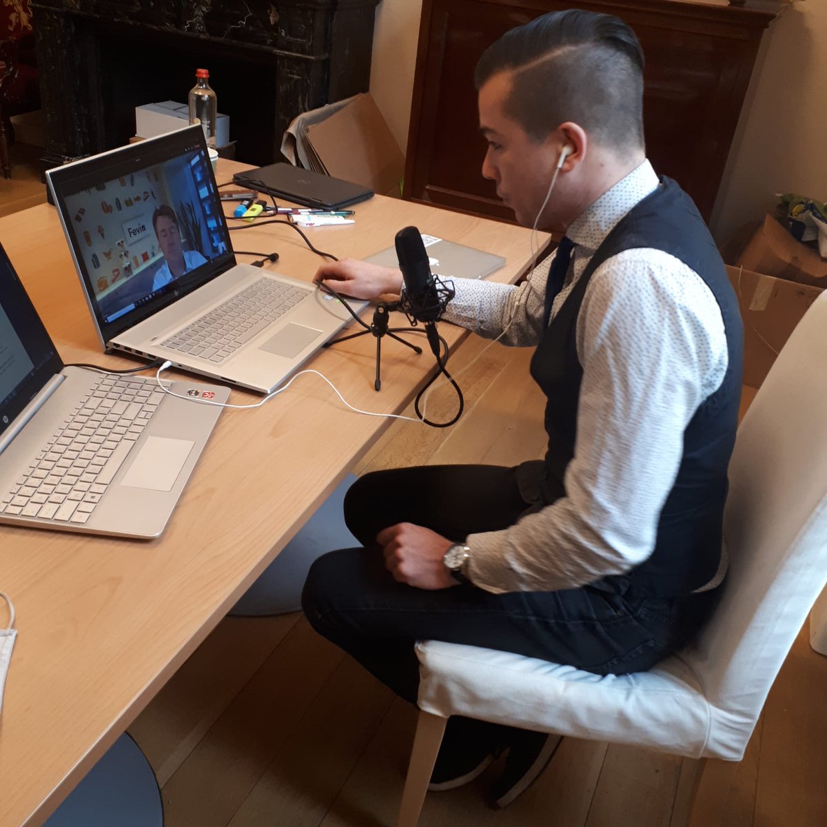liberalewereld's tweet photo. Vandaag topinterview met @BartBuysse CEO van #Fevia: de federatie van Belgische voedingsindustrie.
➡️ Ze vertegenwoordigt 27 sectoren & 700 bedrijven.
➡️ We hadden het over ondernemen, #protectionisme en de voedingssector.
➡️ Het was enorm interessant! 👍
Binnenkort online https://t.co/WCQ7KFjVql