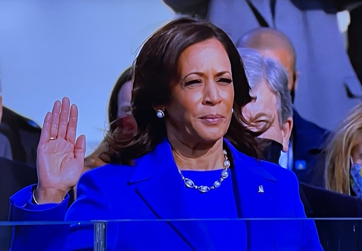 MiamiAlMaximo's tweet photo. 🇺🇸History! Congrats! @VP Harris on being the first woman &amp; first woman of Black &amp; Asian descent to be VP of the US
🇺🇸Today young girls of color will start to believe they can aspire to the highest office in the land
🇺🇸We look forward to working with you &amp; @POTUS
#inauguration2021 https://t.co/e0dMWUeLMl