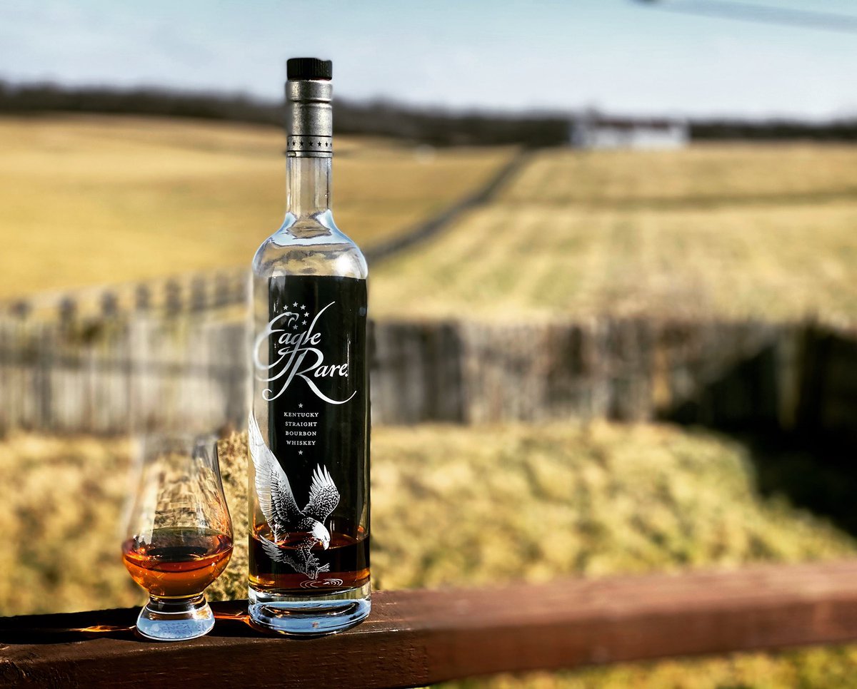 mybourbonpod's tweet photo. 🦅 
#ThisIsMyBourbonPodcast #TIMBP #Bourbon #Whiskey #Whisky #EagleRare #BuffaloTrace #Kentucky #USA #UnitedStates #PerryPour #DrinkMoreBourbon #BrownWater https://t.co/mLTlvQMHzN