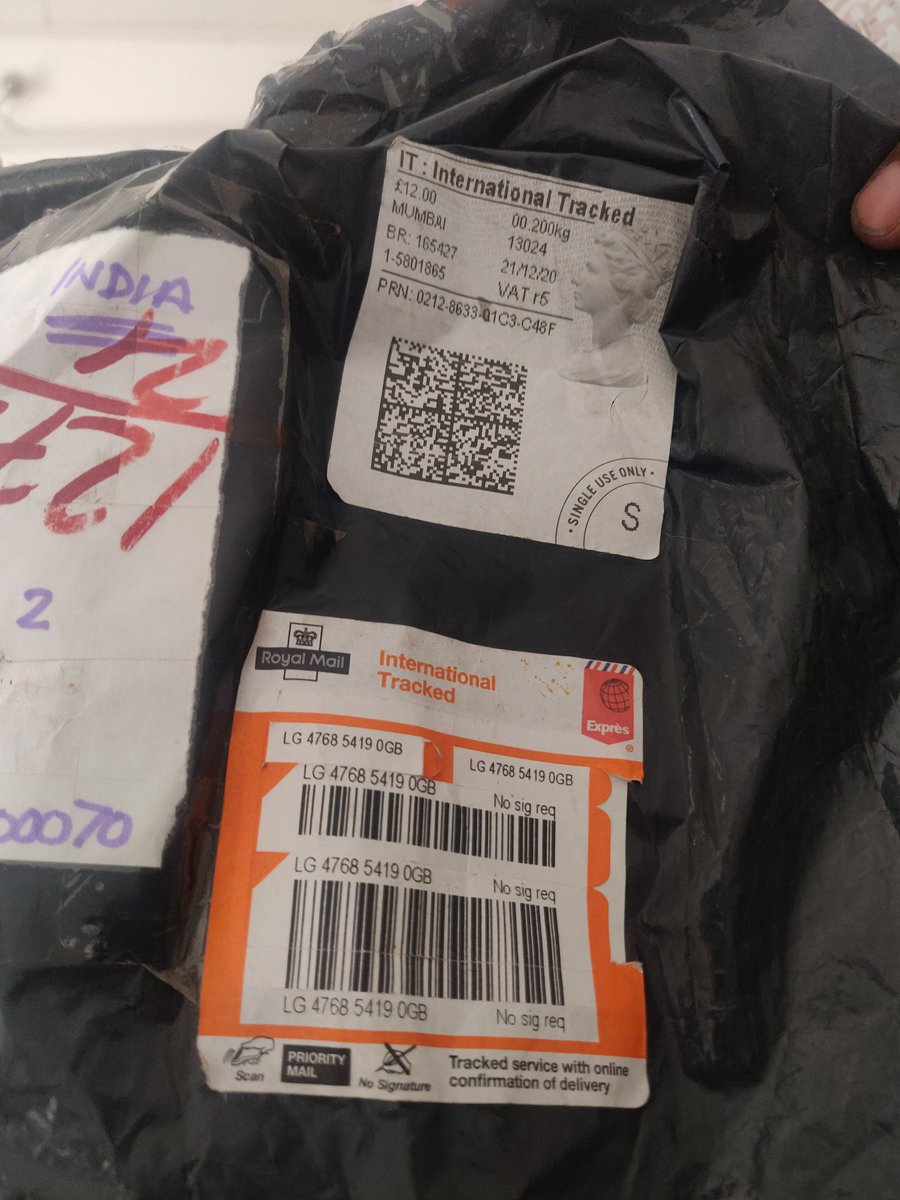 Vinidian6's tweet photo. #SahibaAdam from #MyLittleBakery @_Nadia_K purchased Brass Spice box &amp; reported damage @Etsy.Disputed  @AskPayPal &amp; Agreed to return my product.@PayPalUK refunded after aftr seeing her #ShippingLabel. I received $5 worth plastic box,lost $90 &amp; My brass spice box #NewEtsyScam https://t.co/yXzixWMvU1