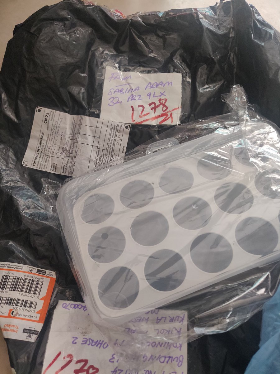Vinidian6's tweet photo. #SahibaAdam from #MyLittleBakery @_Nadia_K purchased Brass Spice box &amp; reported damage @Etsy.Disputed  @AskPayPal &amp; Agreed to return my product.@PayPalUK refunded after aftr seeing her #ShippingLabel. I received $5 worth plastic box,lost $90 &amp; My brass spice box #NewEtsyScam https://t.co/yXzixWMvU1