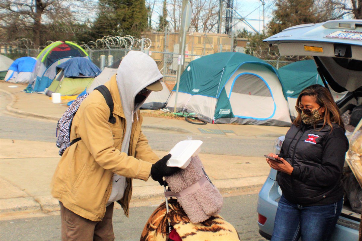 mstaj_hark's tweet photo. The 2Harks @WmvuOrg @gosplimpactrdio were on location in Charlotte giving blankets and love those in need. with @nykolewyatt of https://t.co/gz0eUGatL8 wonder where we will visit next. #989truth #northcarolina #realtorlife #wmvu #gospelimpactradio #love https://t.co/yR1PpdxJvI
