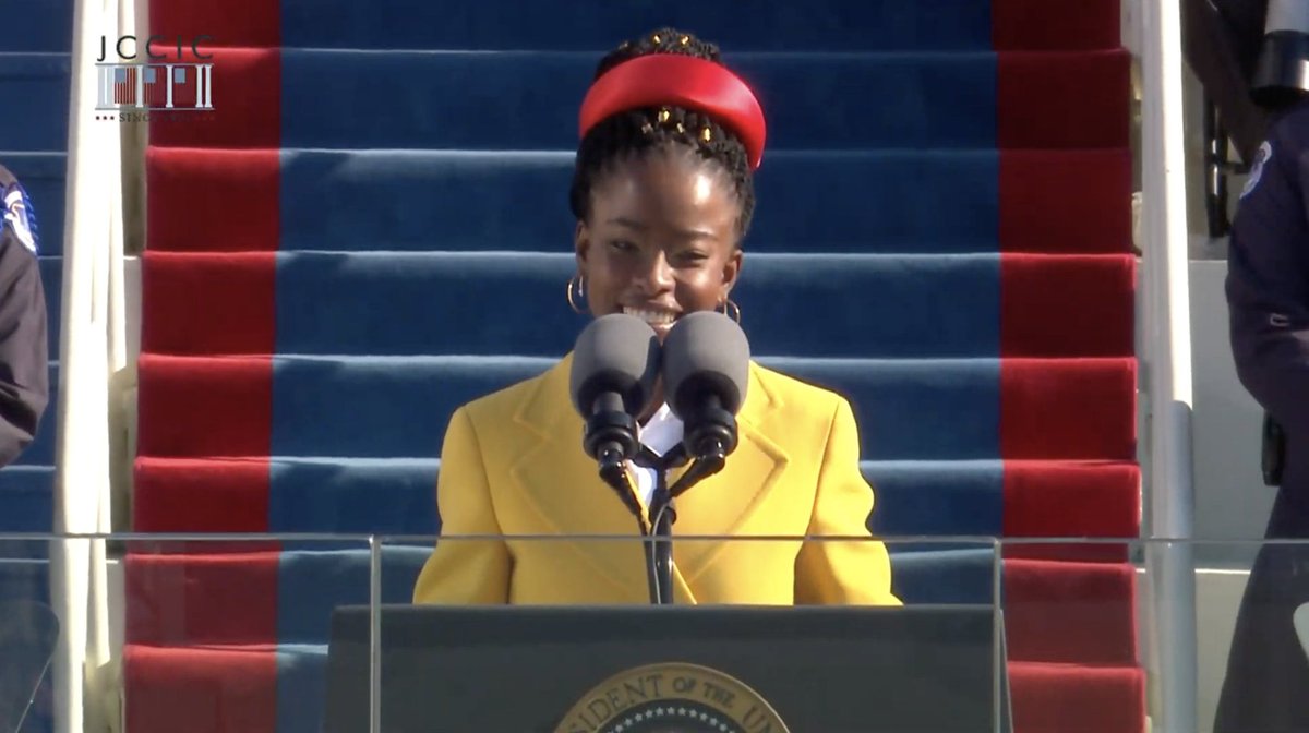 Ahora quedamos lejos de nuestras ambiciones,
pero eso jamás quiere decir que no podremos llegar a ellas.

La victoria se construye a través de los puentes:
Amanda Gorman, poeta.
#democracy <a href="/El_Oriente/">El Oriente</a> #AmericanHistory