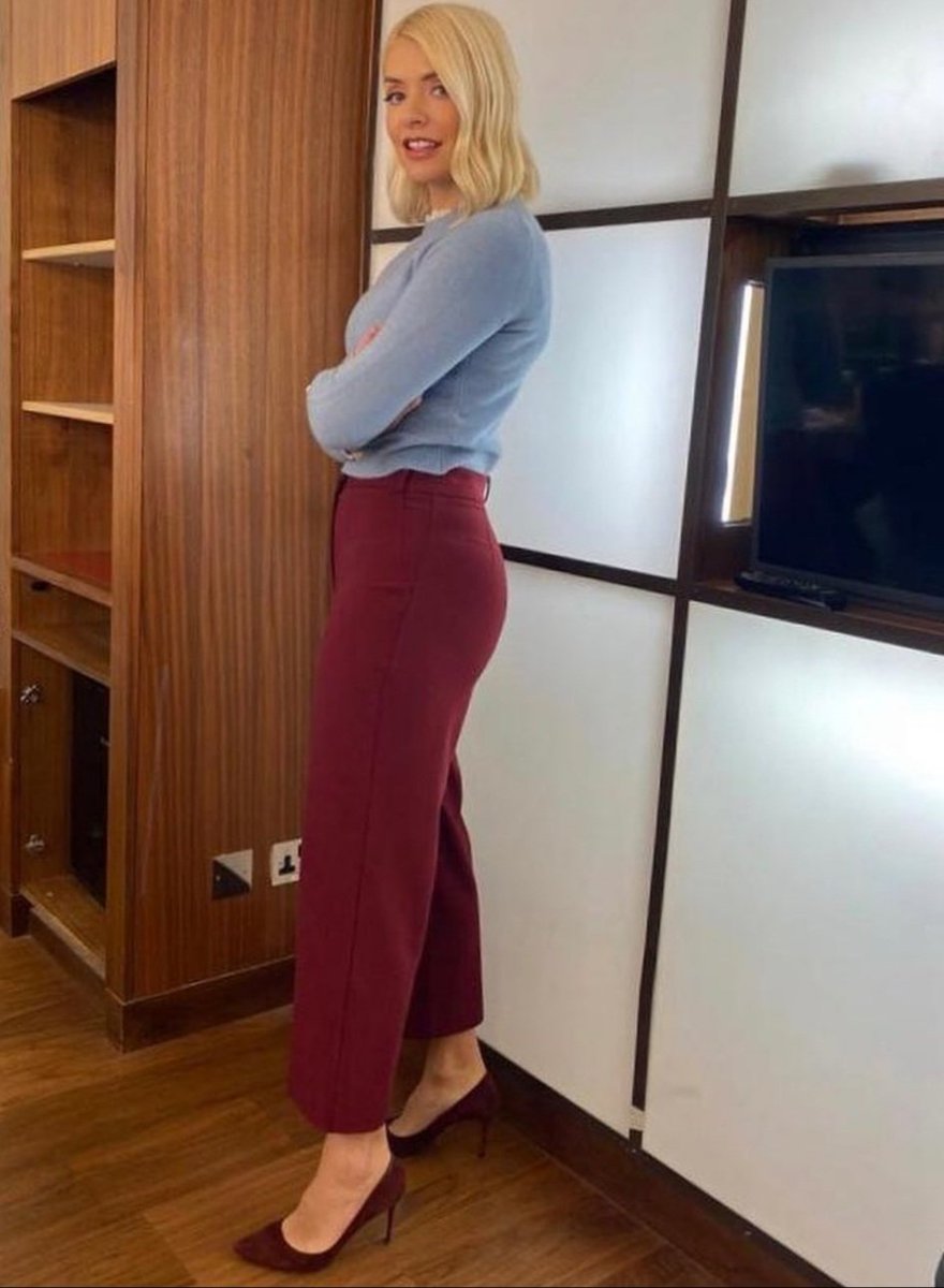 aby3131's tweet photo. Holly Willoughby https://t.co/jFuZwEynsr