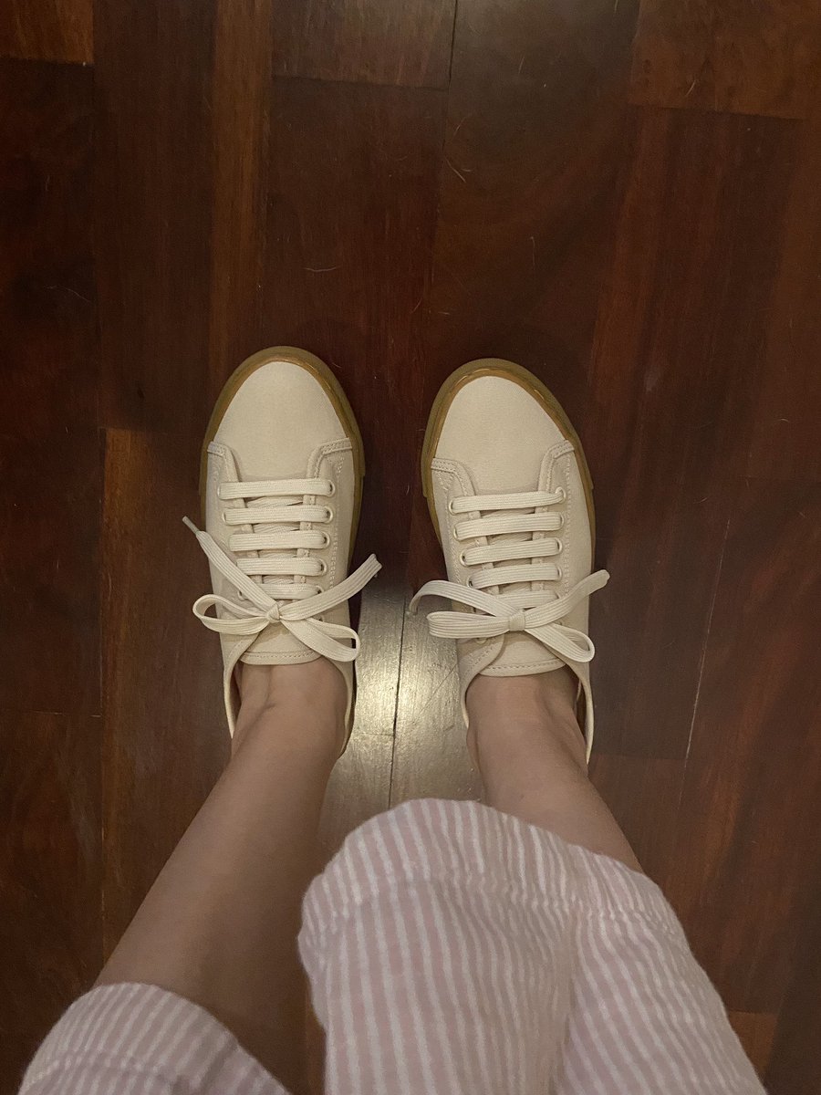 kukkikguide's tweet photo. ไปสั่���รองเท้าร้านนี้มาตอนงาน Good Hood  ชื่อร้าน Maddy Hopper น่ารักมากก วัสดุคือทำจากยางพารารีไซเคิล ตัวรองเท้าก้ทำจากวัสดุรีไซเคิล แพ็คเกจจิ้งทุกอย่างยังทำจากกระดาษรีไซเคิลอีก ใส่แล้วรู้สึกเป็นคนดี เป็นคนรักโลก 5555 https://t.co/V6U4B49yYw