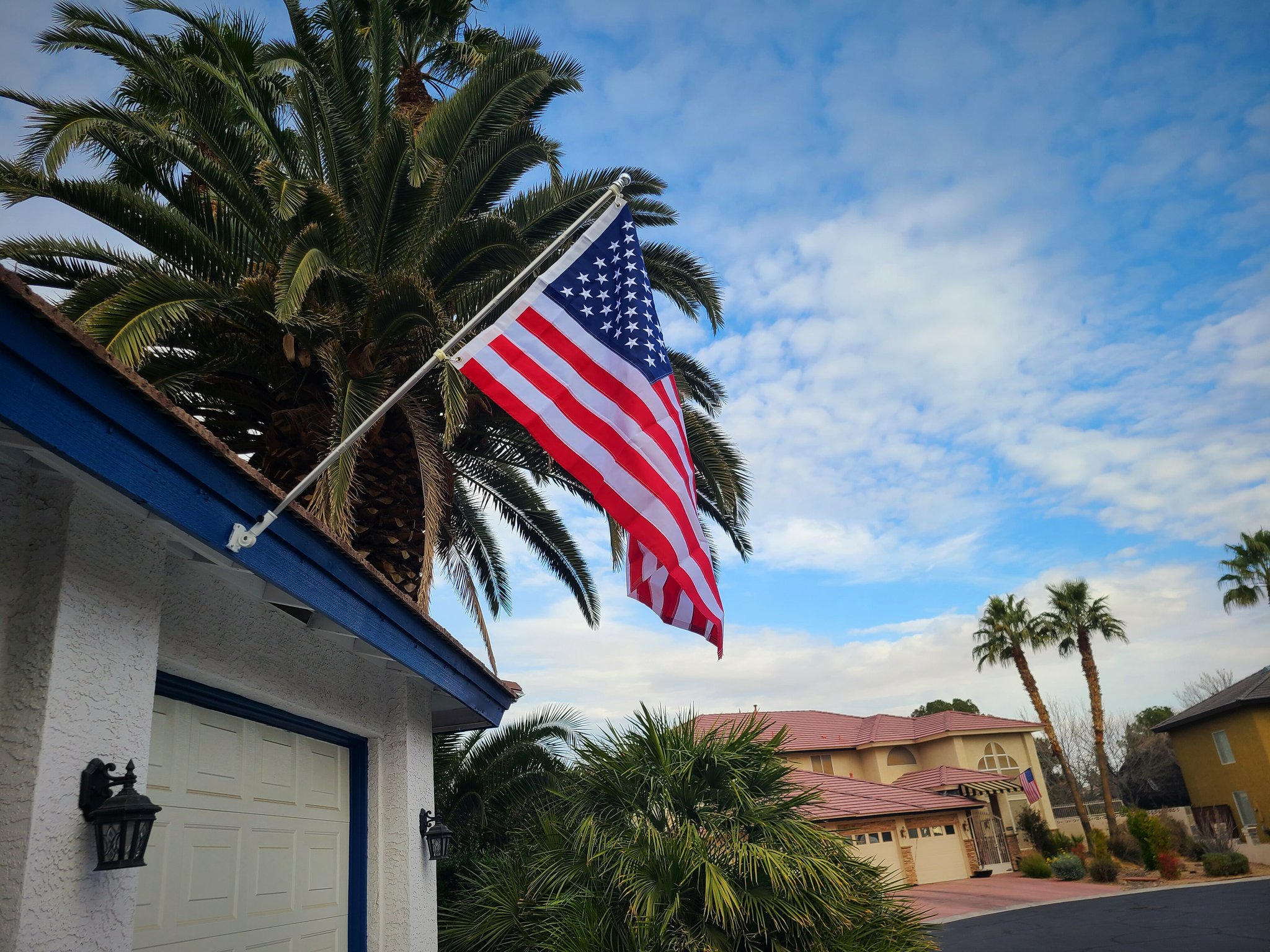 2 pic. Put up our new American flag with joy in my heart. https://t.co/mDUMIgp70m