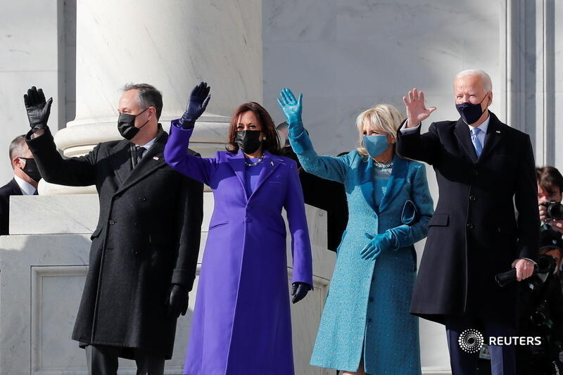 CatherineExume's tweet photo. Les choses changent ... La manifestation de plusieurs femmes fortes qui ont travaillé et qui y ont cru #InaugurationDay https://t.co/hT4BL7NF8Z