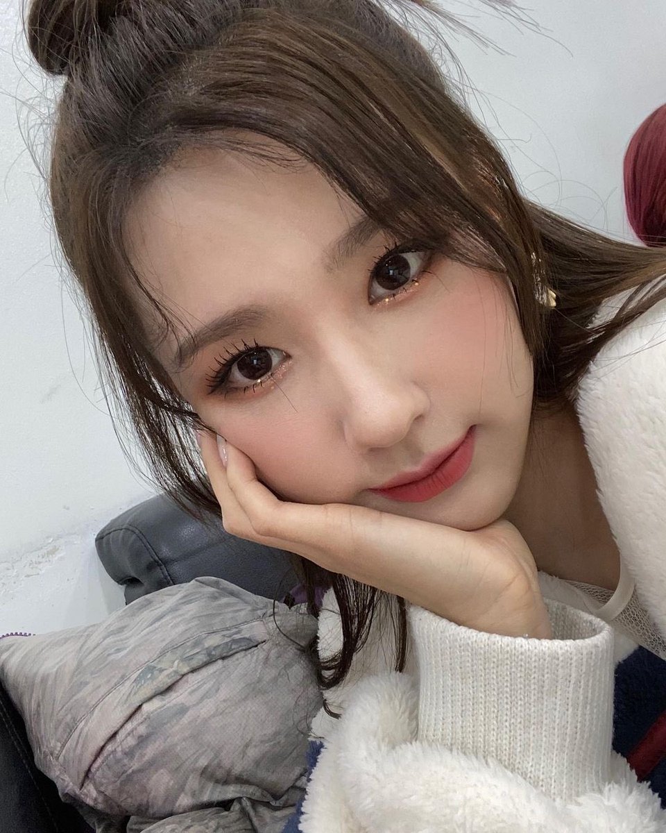 cmyyeon's tweet photo. @sonqyuqie I realize that yuqi-aah, so this is why i dropping my selcas here i wanna flexin how ✨yeoppo✨ is Cho di B❣️ https://t.co/oLOsCPYNXt