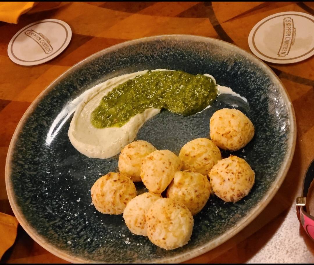 DisFoodies's tweet photo. SAY CHEESE!!  One of our favorite dishes is the Brazillian Cheesebread app at Skipper Canteen in #MagicKingdom

#DisFoodies #Disney #Disneyeats #disneyfoodies #disneydining #disneyfood  #welcomeaboard #allthingsdisney #disneyinstagram #WDW #WDWFood #InstaDisney #Disneygram https://t.co/xJDV4sJVz8