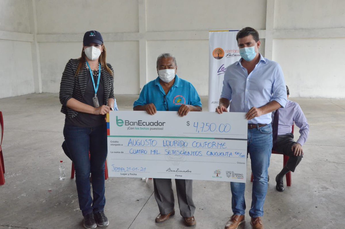 GoberManabi's tweet photo. Un total de 30.400 dólares en créditos agroproductivos fueron entregados hoy en el cantón Jipijapa. Estos están destinados a la producción de maíz.
El Gobierno Nacional continúa aportando al sector agropecuario.   @XavierLazoG @TitoNiltonM @AgriculturaEc  @BanEcuadorBP https://t.co/80Pa0GKpF9