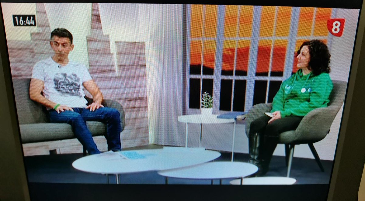 ELA_CyL's tweet photo. Hoy hemos en @la8burgos con #Eneka y con nuestro #voluntario y #colaborador #escritor #PabloIbañez.
Hemos podido hablar de #solidaridad y #poesía; en un día especial para la @PoliciadeBurgos, ya que hoy es su patrón.
⚠️ Hoy a las 22h podréis verlo 📺
👐 Mil gracias
#ELACyL #ELA https://t.co/mo7oUOa2wh