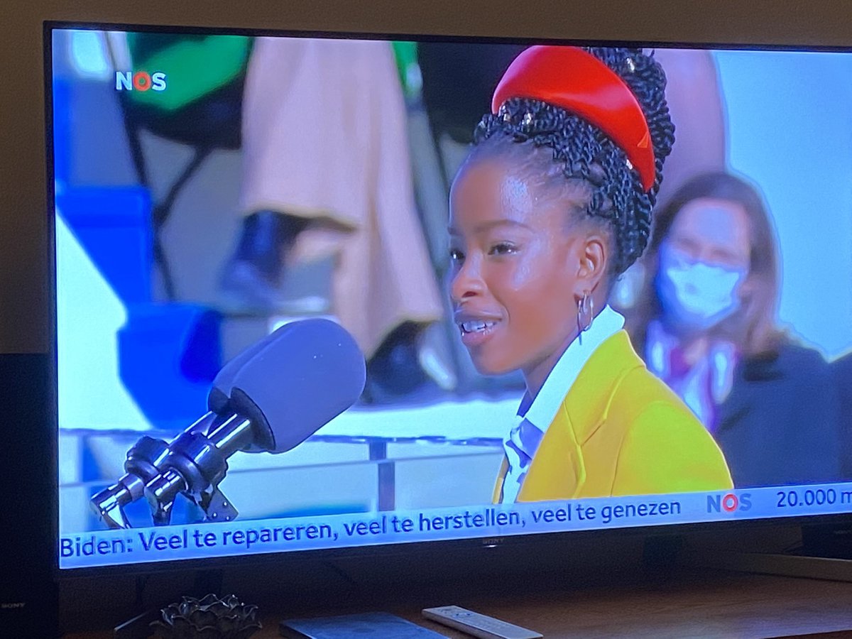 Zojuist de langverwachte #inauguratie van President Biden en VP Harris beleefd. Een moment van #hoop en  #optimisme. Hoogtepunt voor mij was de jonge dichter <a href="/TheAmandaGorman/">Amanda Gorman</a> met haar gedicht The Hill We Climb. Ademloos zitten luisteren.