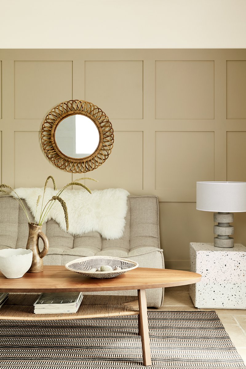 LightLocations's tweet image. We can't get enough of these lovely images shot by @LittleGreene at our stunning 'Church Road' #locationhouse . . . a tranquil, #neutral #interior for #photoshoots as well as a beautiful #country family home 📸 #MarkScott, styling #SallyDenning 
#LightLocations #locationagency 🤍