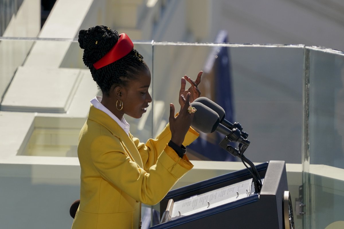 thelilynews's tweet photo. "In this truth, in this faith, we trust.

For while we have our eyes on the future,

history has its eyes on us." - @TheAmandaGorman https://t.co/Wh4bK870rS