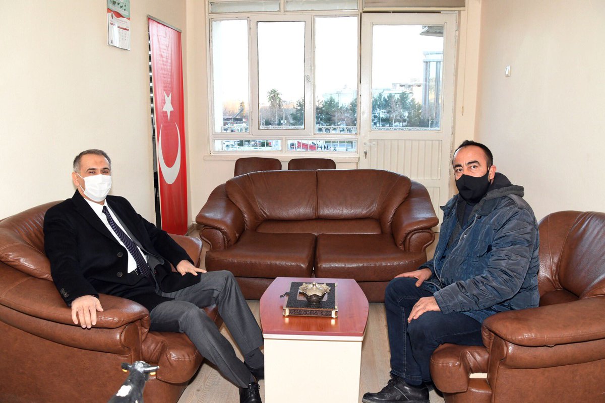 Adıyaman Valimiz sayın Mahmut Çuhadar bey ile odamız,mesleğimiz ve hayvancılıkla ilgili konularda sohbet ettik.Sayın Valimize bu nazik ziyaretlerinden,mesleğimize ve mesleğimizle ilgili konulardaki duyarlılığından dolayı meslektaşlarım adına teşekkür ederiz.