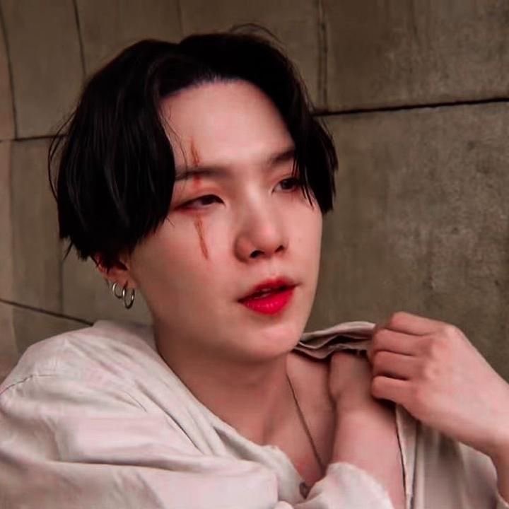 please tell me you see some similarities and i’m not crazy or delusional 