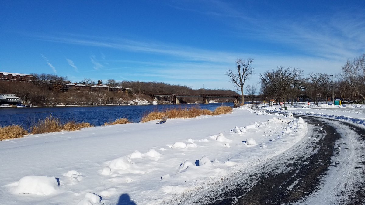 martian434's tweet photo. A cold morning for my 8.2 mile run.  10 degrees when I started out, -1 with the windchill.  Sunshine has been in short supply around here recently, so I definitely enjoyed getting some Vitamin D.  #MilesforBeth #runningtonotfrom #runchat https://t.co/uyKCWbVyVy