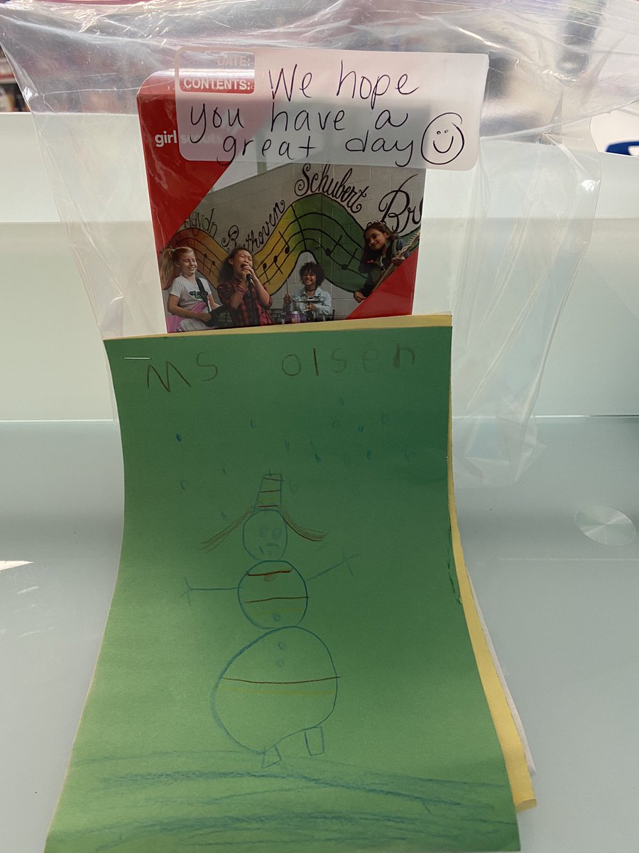 Thank you to the wonderful <a href="/Trusty_Teach/">TrustyTeach</a> and her amazing kiddos for the yummy treat and sweet book this morning! They are such a #bekind family! #tatemtweets #collsedu