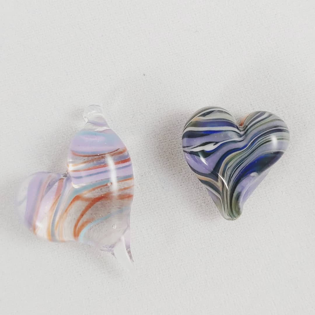 TheTwinkleTo3z's tweet photo. Mushrooms and Hearts!!!! I'm loving these styles!! And the mushroom with the stake worked out so well!!! #teamb42 #canadianglass #glassart #twinkleglass #teamnightparade #mushrooms #hearts #boro
https://t.co/JBdsfLB91W https://t.co/U6IpsbWy6R