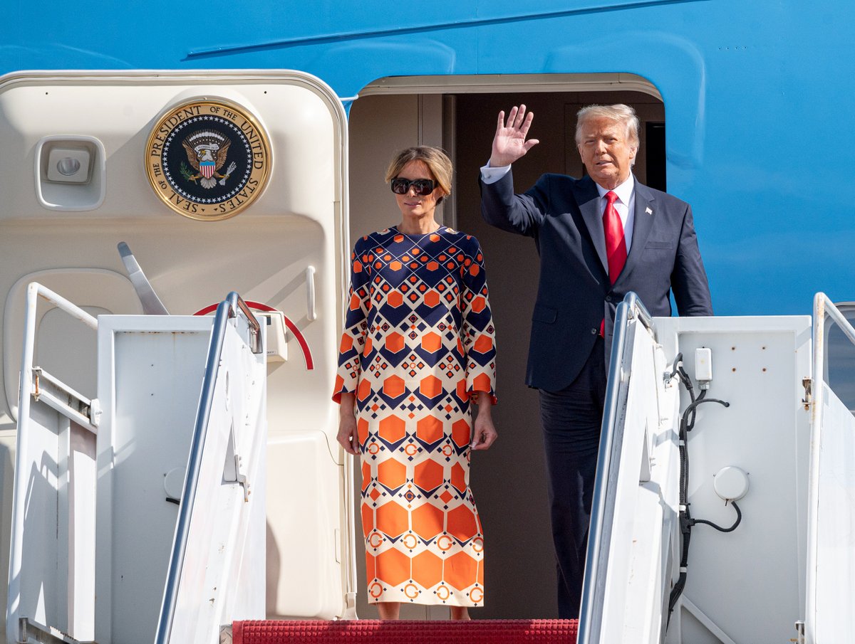 Former President Trump and former first lady Melania Trump exit Air Force One for final time as they arrive in South Florida.⁠ 

📷 Noam Galai / Getty