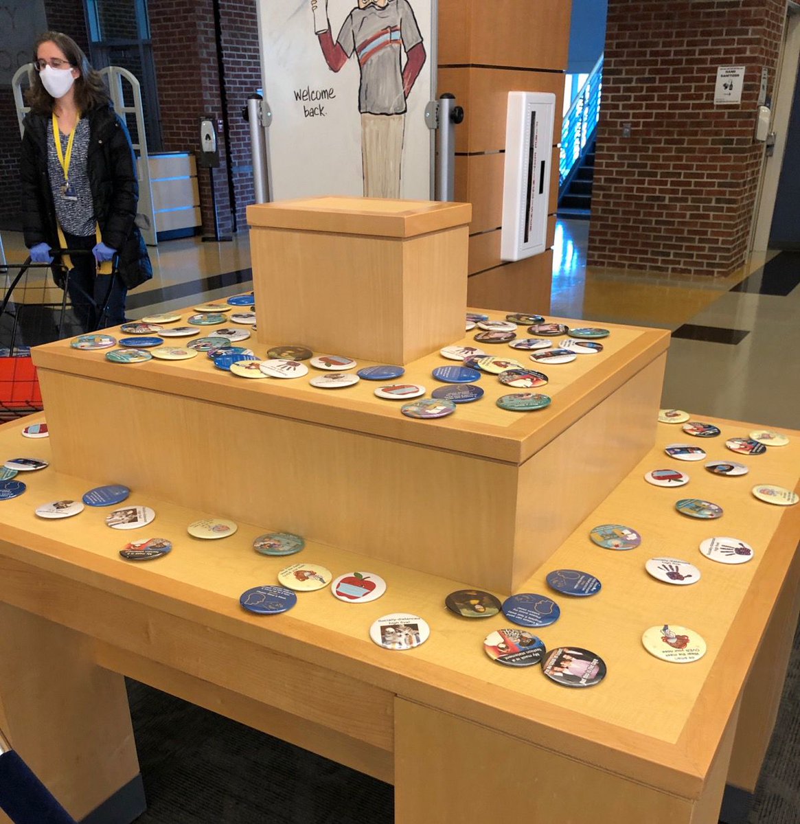 UTCLibrary's tweet image. If you&apos;re in the @UTCLibrary area, drop in to pick up a button featuring mask-memes and more! The buttons are in front of the 1st floor Check Out desk - help yourselves, #Mocs! Please remember you&apos;ll need your Mocs Card to enter the building &amp;amp; masks are required. #MocsMaskUp