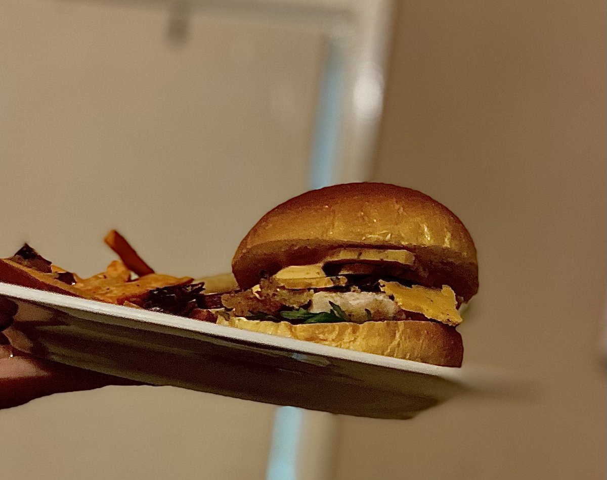 XxAmyxPopxX's tweet photo. Sometimes I remember I have a kitchen and can actually cook a meal! Really enjoyed my Southern Fried chicken burger in a brioche roll with sweet potato fries and onion rings!
It was delicious, even taking an age to cut the sweet potato was worth it ๐#dyspraxicproblems https://t.co/d5QmW8nrgZ