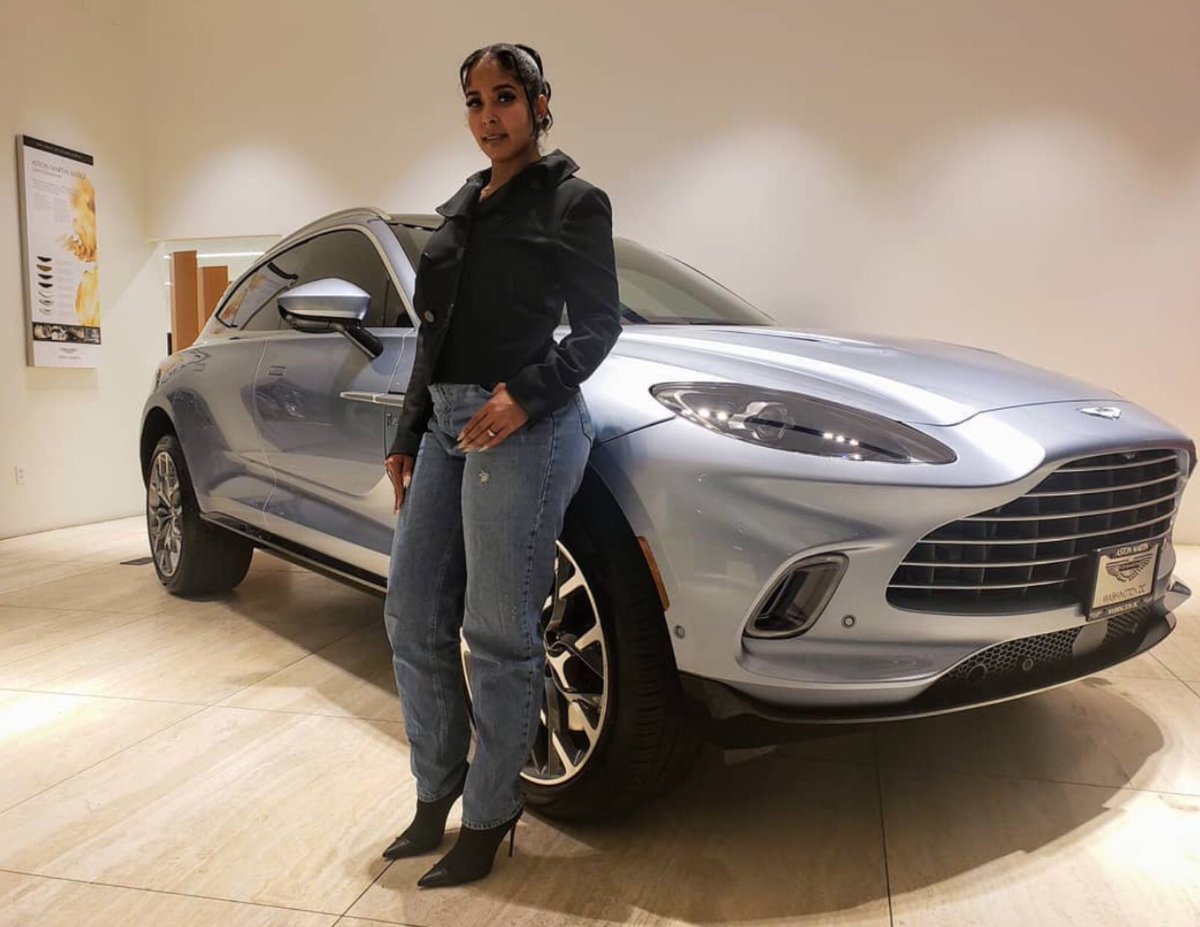 CARSHOW_RELL's tweet photo. Latest video featuring @Desana88 as she drives the 2021 Aston Martin DBX click the link here to watch https://t.co/j2ZuleXWDy

#astonmartindbx #astonmartin #bentley https://t.co/PZIwAq5IVP