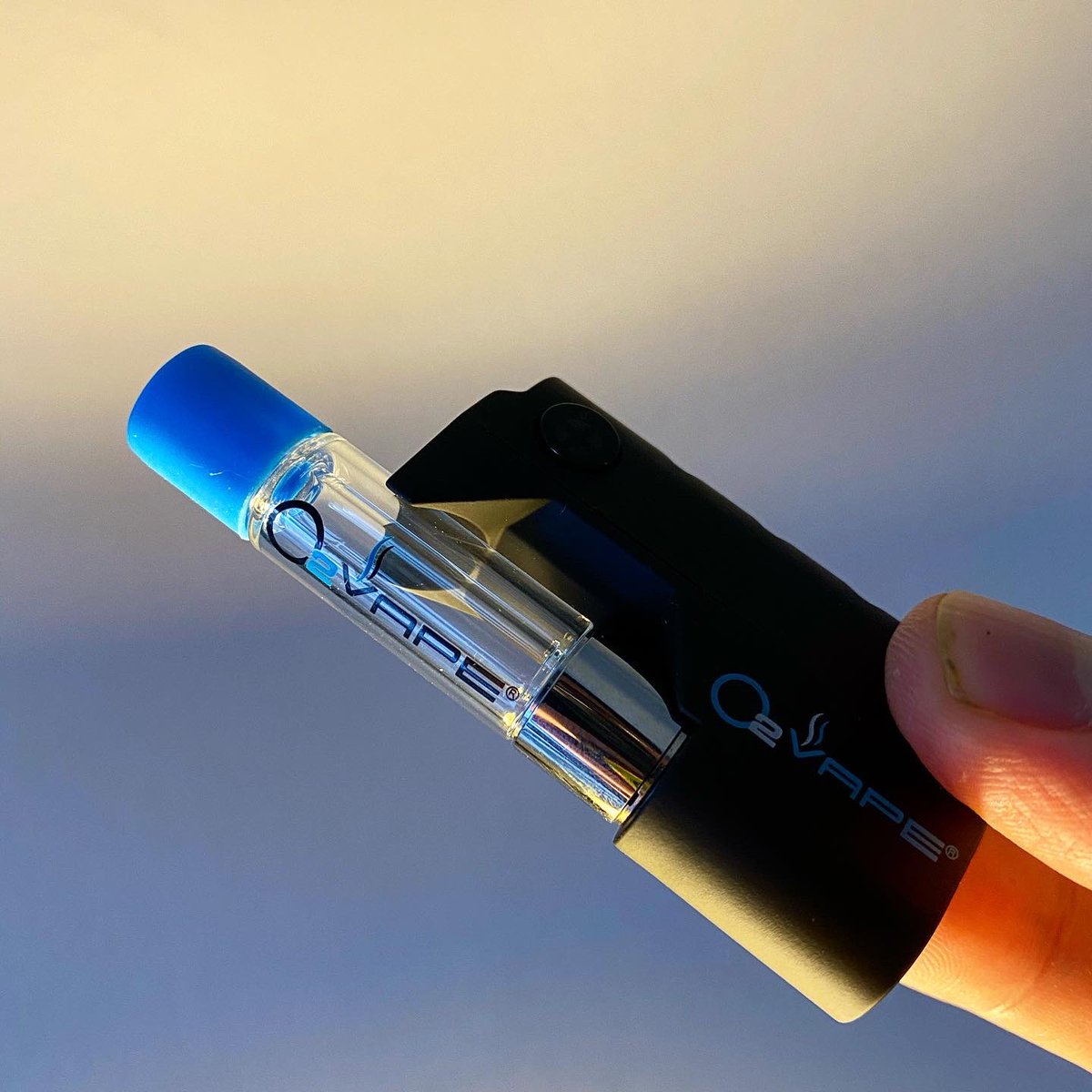 O2vape's tweet photo. #O2VAPE’s award winning ceramic cell technology in an all glass cartridge for the ultimate in clean, metal free #vaping. 

Team it up with the #O2nano mini #vapepen 👀 

Accept NO imitations. 
https://t.co/mbFhSS1obE 

#dabs #cbd #cbdoil #thcoil #dabbers #extracts #concentrates https://t.co/0rtv2F22t9