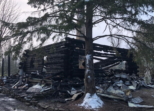 The <a href="/ONFireMarshal/">Office of the Fire Marshal</a> &amp; Office of the Chief Coroner have determined dry Christmas trees caused two recent fatal fires in Ontario. Five people have lost their lives. A dry tree can catch fire &amp; spread in seconds. Trees must be watered frequently &amp; dry trees removed asap. #firesafety