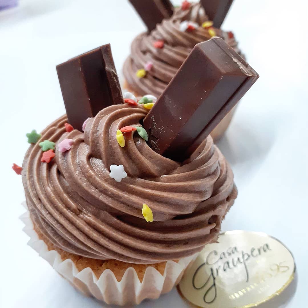 Casa_Graupera's tweet photo. Encarrega'l a:
📲 WhatsApp 640 58 93 12
☎️ Botiga 93 755 02 22
#pastís #redvelvet #xocolata #cupcakes #popcakes #cakesicles #vainilla #maduixa #coco #cafe #pastanaga #corgeometric #Mataró #dolç #postres #aniversari #celebracions #CasaGraupera125 #125anys #CasaGraupera https://t.co/rFctyeiVW9