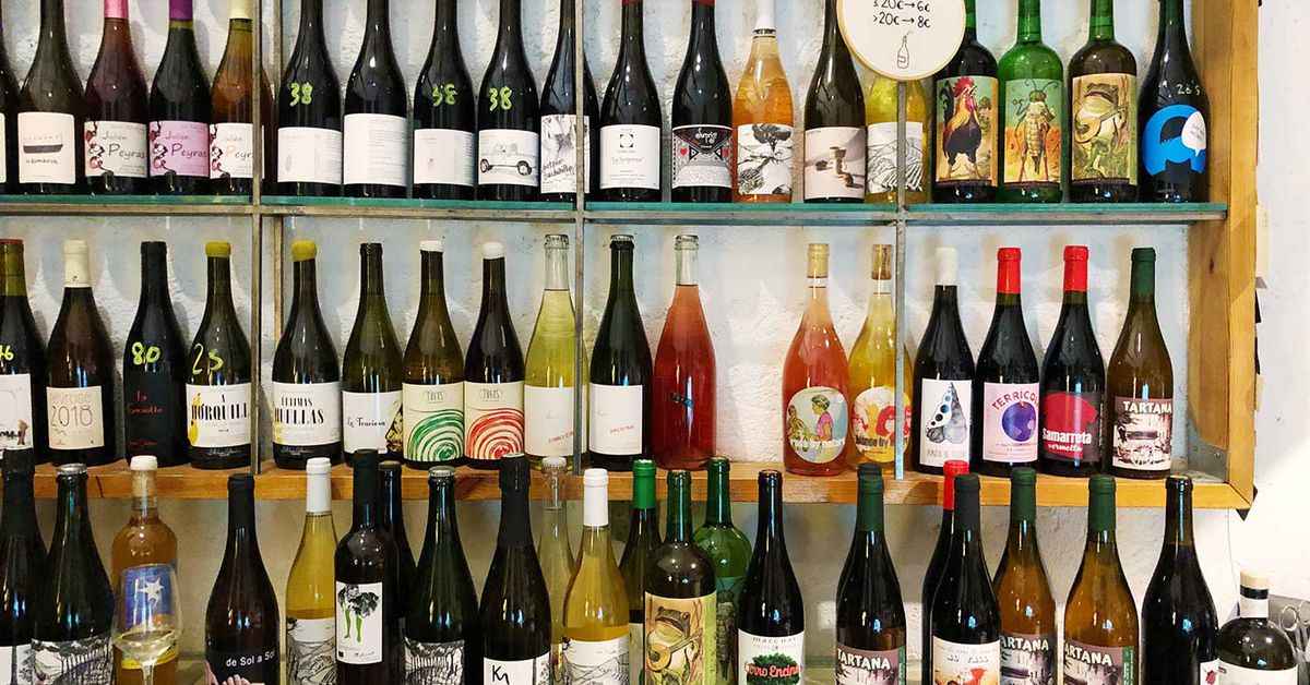 Winding_Brook's tweet photo. Working on eating and drinking more "clean" in 2021?

Check out this article: The Truth About Natural Wine and Hangovers
 https://t.co/rApmrAVqog 

What's your experience been? Natural? Doesn't matter? Organic only?
#naturalwine #sulfites #cleandrinking #natural #hangovers #drunk https://t.co/NJOpxLBwkw