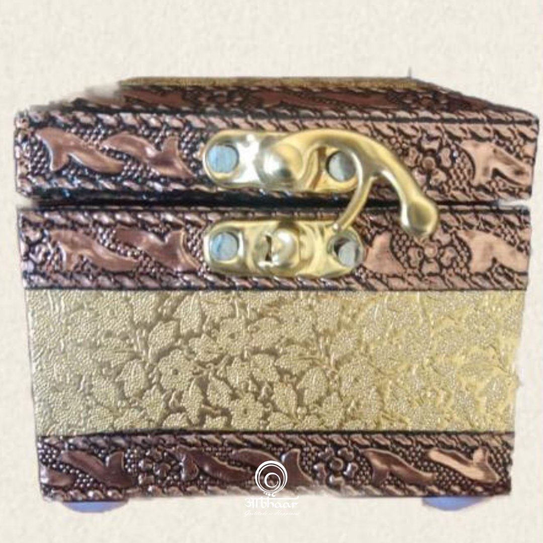 Abhaar_Gifting's tweet photo. #abhaar #jewellerybox #squarejewellerybox #silverjewellerybox #engraved #traditional #chennai #homedecor #instalike https://t.co/EkeojAGdFs