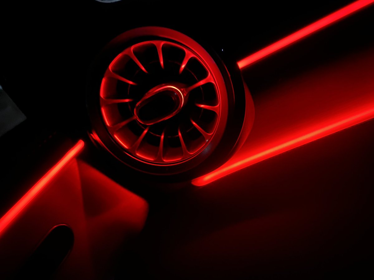 DavidDjt0311's tweet photo. @MercedesAMG Red hot zone #amgpocketrocket https://t.co/aWHtaDBHBm