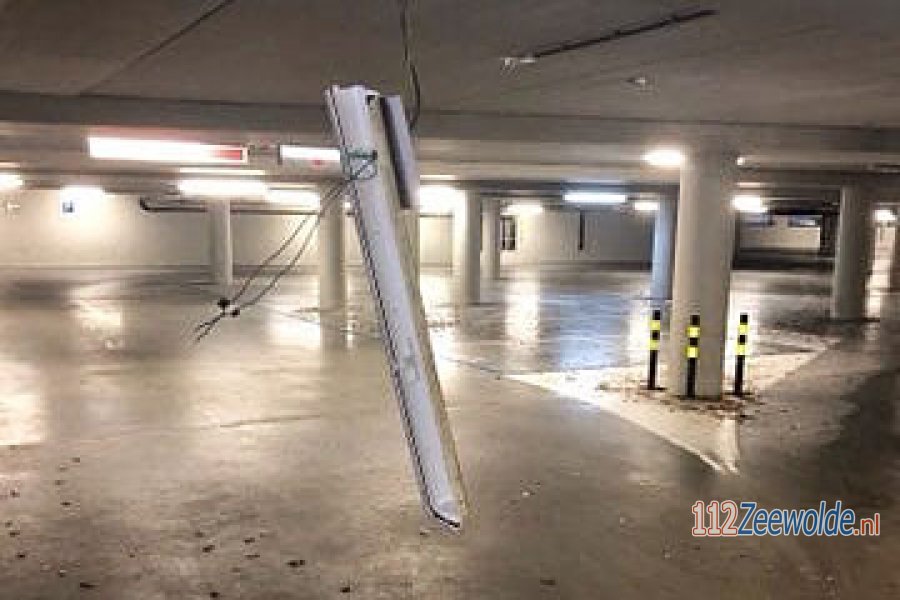 Vernielingen in parkeergarage Ravelijn in #Zeewolde. 112Zeewolde.