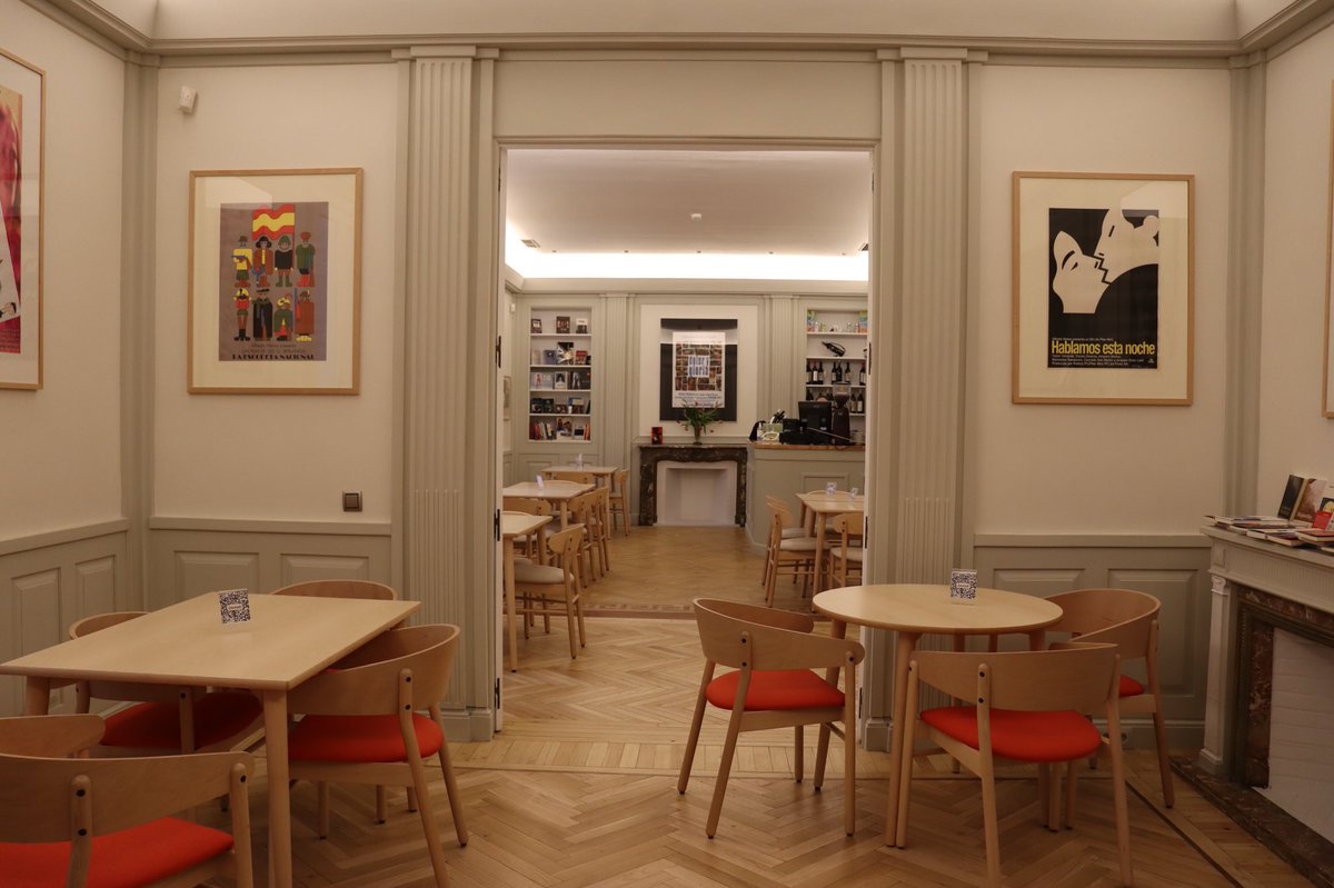 Academiadecine's tweet image. El café de la Academia abre sus puertas. El espacio ha sido renovado y tiene ahora servicio de cafetería, menús y librería, en colaboración con @OchoyMedio_ Puedes venir a desayunar, comer o merendar. Cafés, tés, menús en un ambiente de cine.