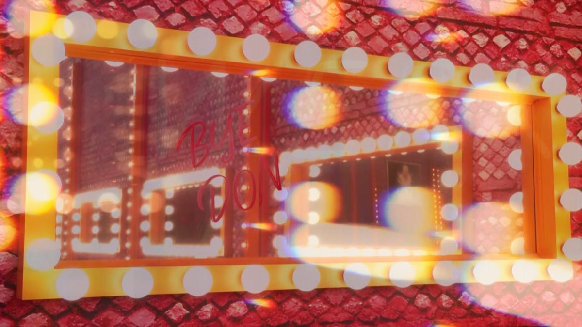 Did you catch this very special mirror message in this week's first act? 👀 #DragRace
