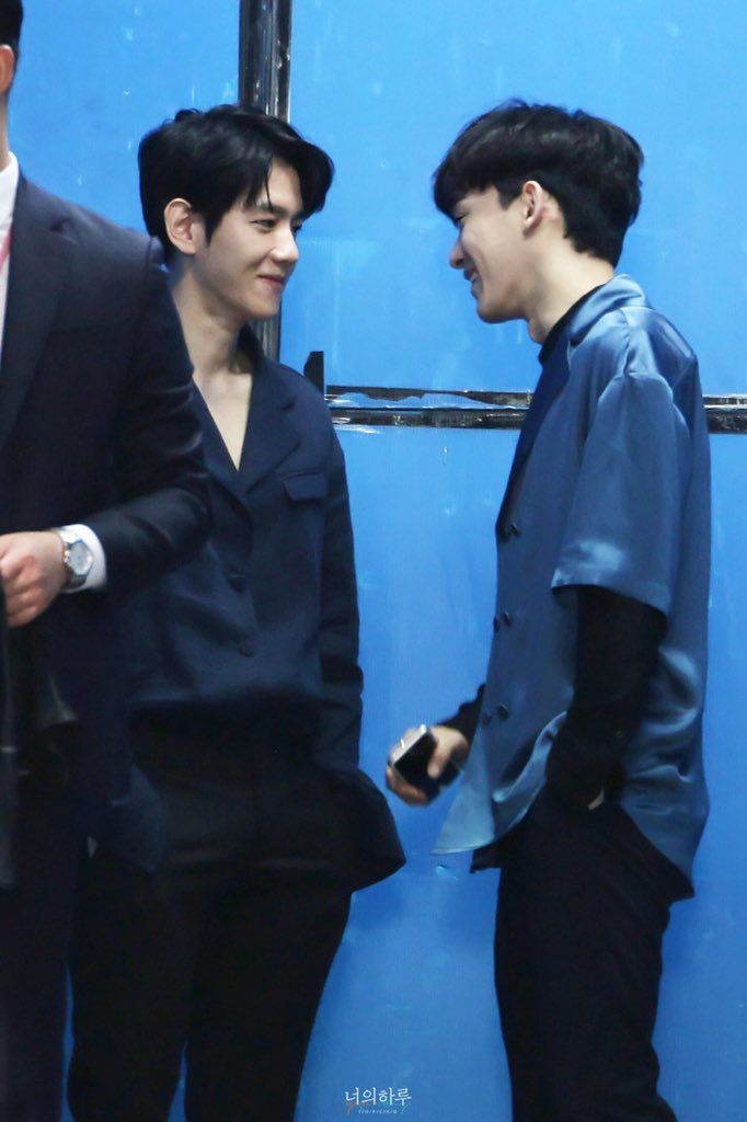 bIoomingdae's tweet image. this photo sequence of jongdae checking baekhyun out