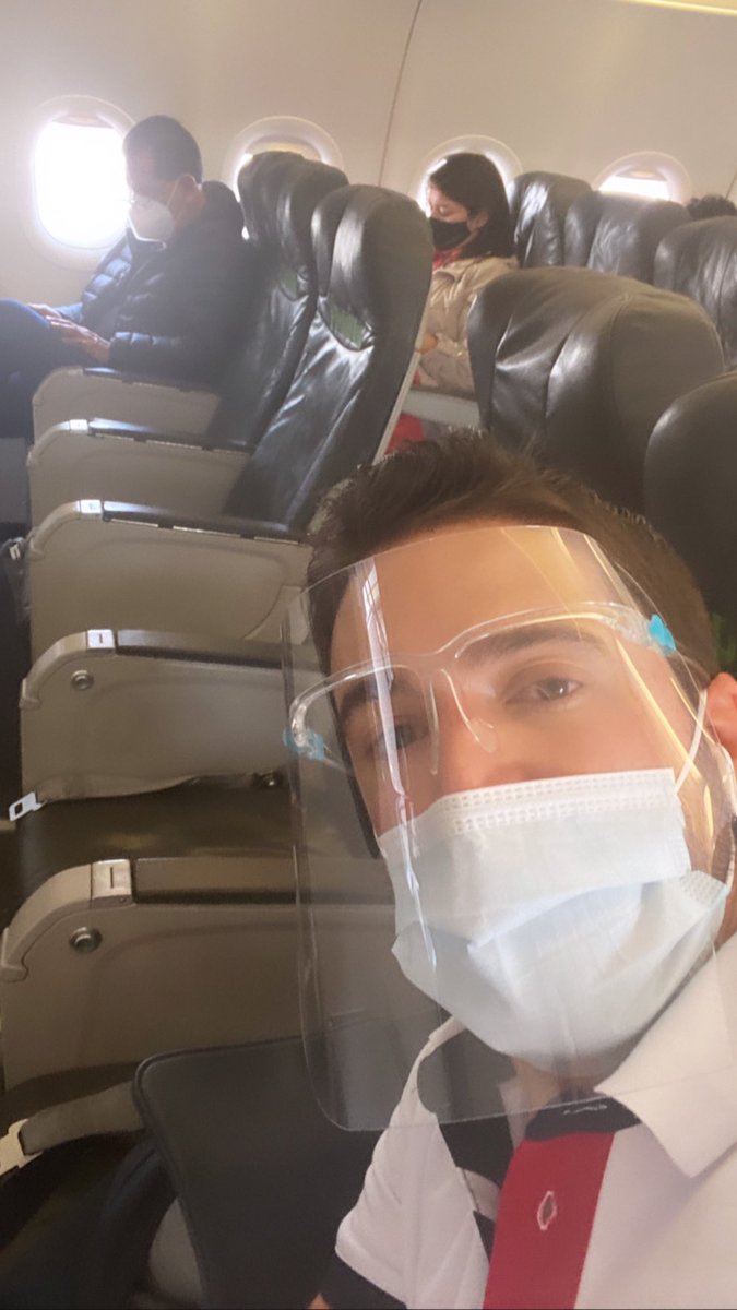 carlosgironl's tweet photo. En camino a la playa... #beach #mexico #flight #safety #covid19 que suerte que me tocó vacío el vuelo! ✈️🌊😎😷 #emptyflight https://t.co/5QqDQbWo1s