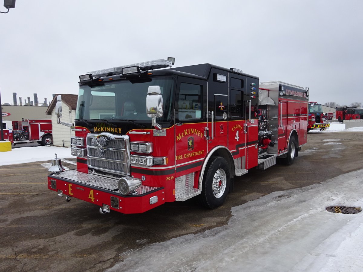 SiddonsMartin's tweet photo. The @mckinneytxfire will soon take delivery of twin #PierceEnforcer pumpers! These units are built with a clean cab design, 84" cabs, 500 gallons of water, 1500 GPM pump, lowered speedlays, combination of roll up and lap door compartments, custom hose bed, and much more! https://t.co/nXX7DbrBa8
